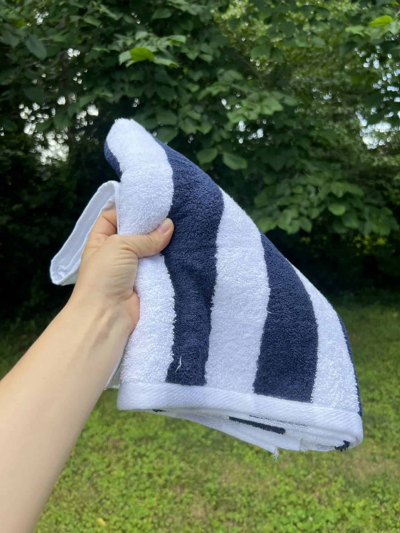 Amazonbasics Cabana Stripe In Hand