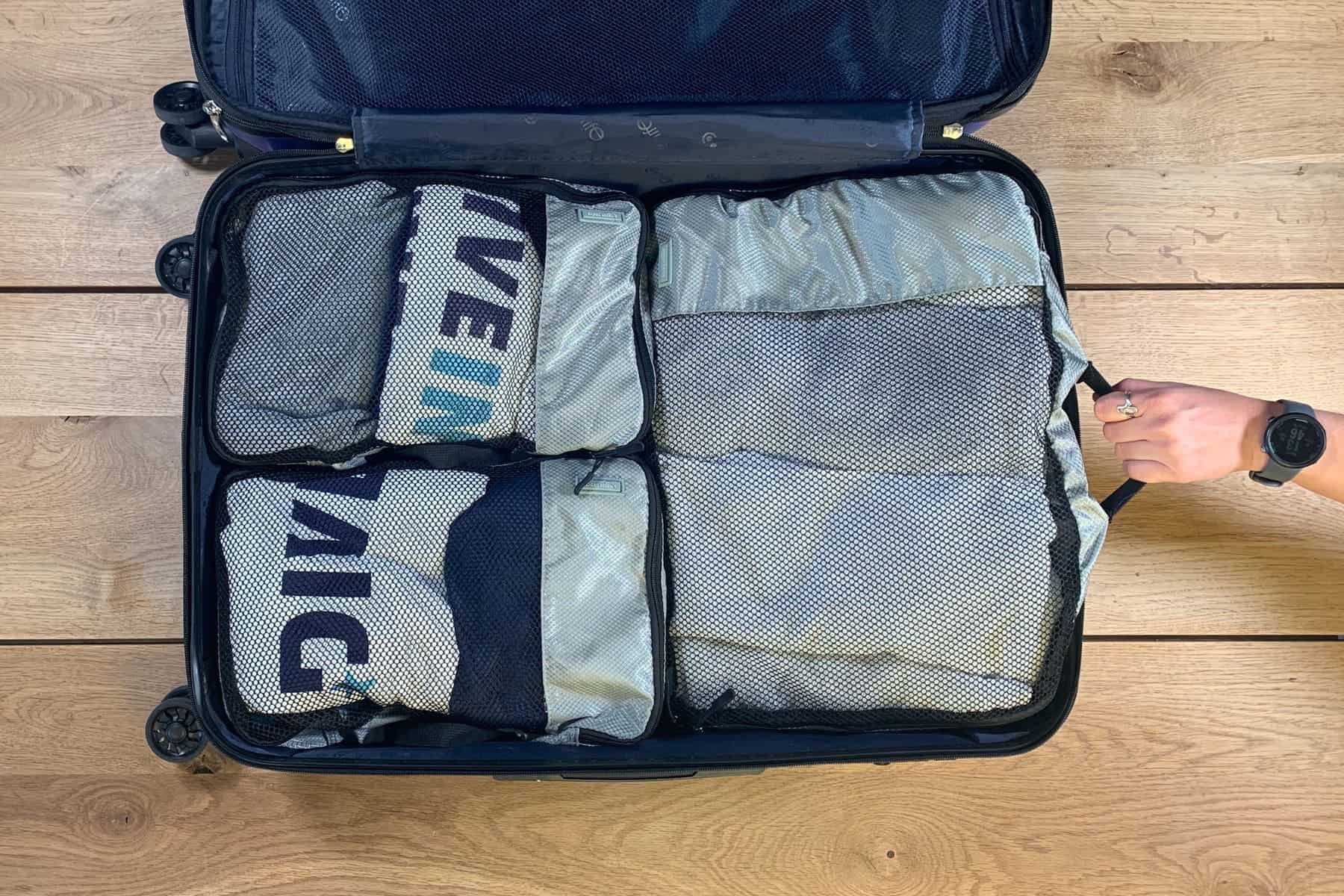 amazonbasics-packing-cube-set-handle