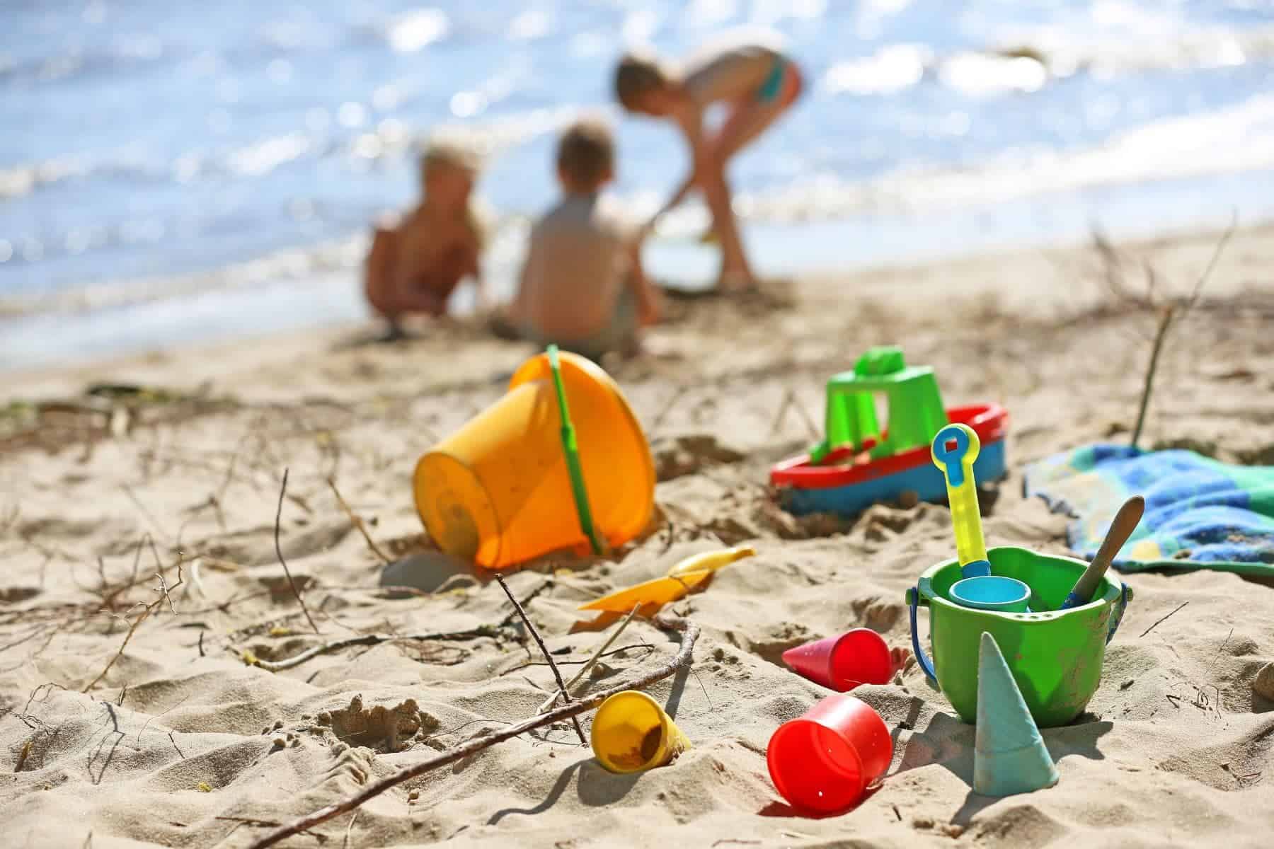 beach-with-kids-featured