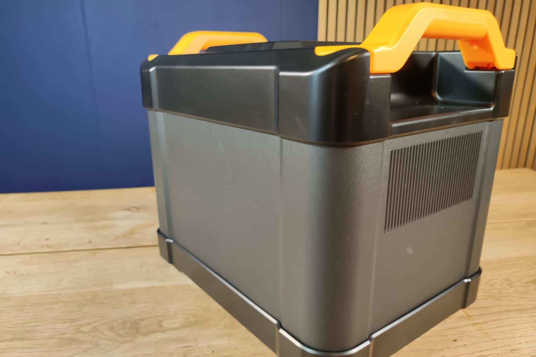 bougerv-fort-1000-portable-power-station-side