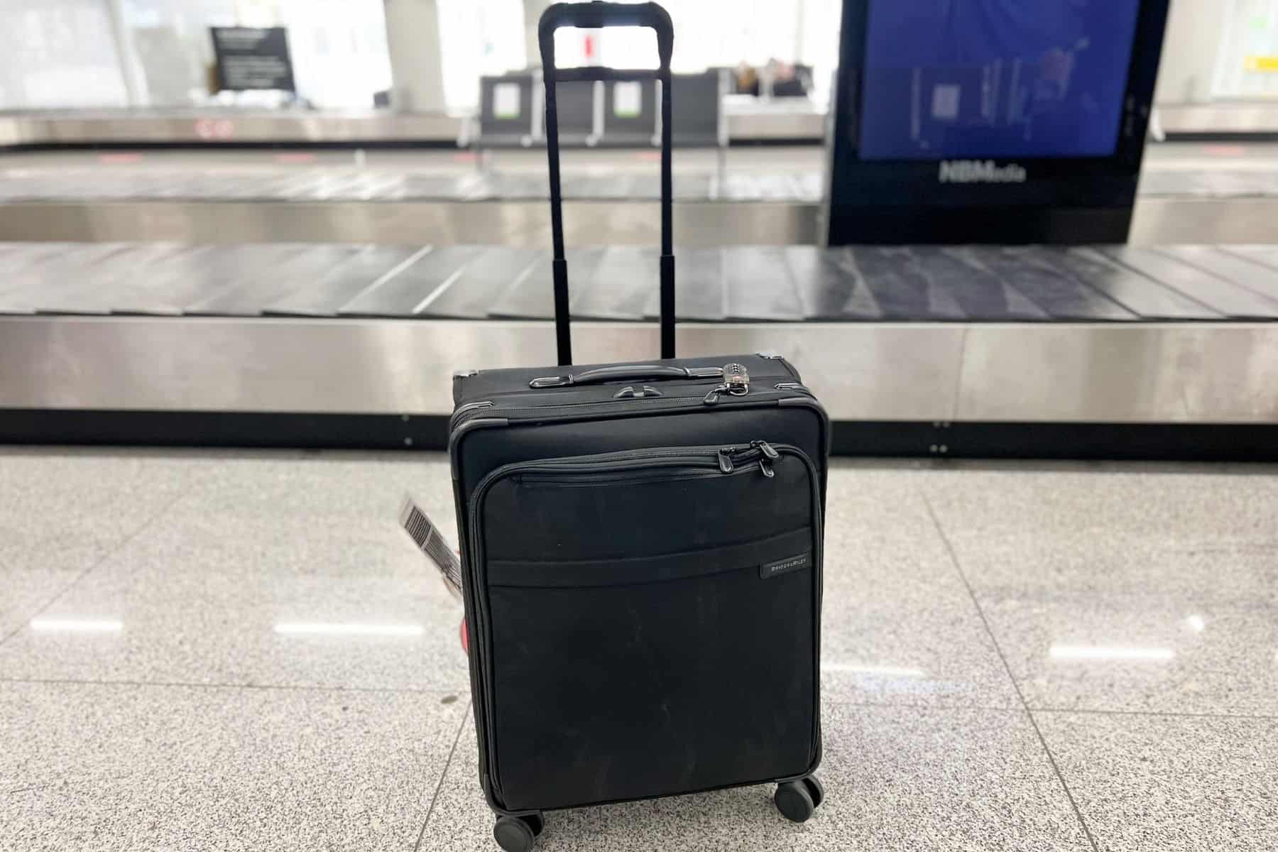 briggs-and-riley-baseline-softside-luggage-front-side