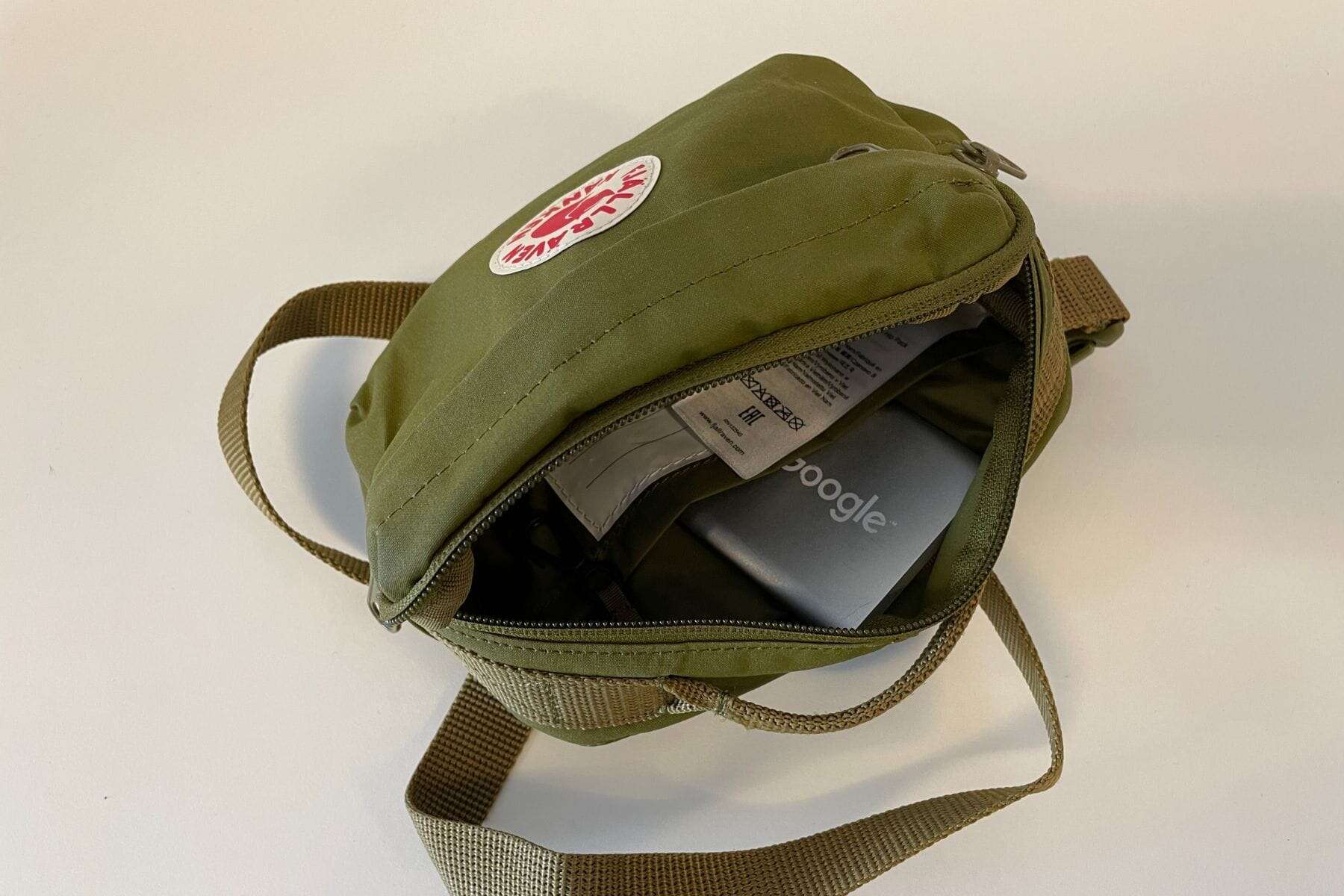 fjallraven-fanny-pack-main-compartment