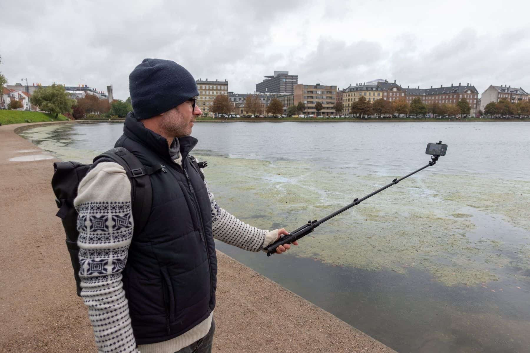 fugetek-51-selfie-stick-bradley-side-view-selfie