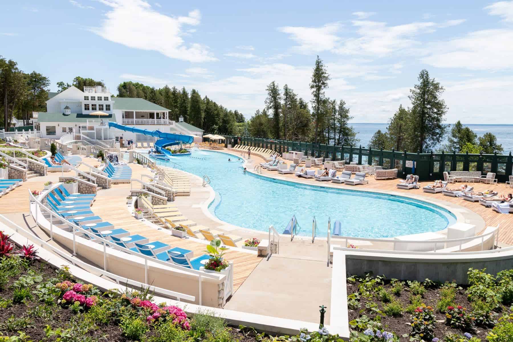 grand-hotel-mackinac-island-michigan-pool