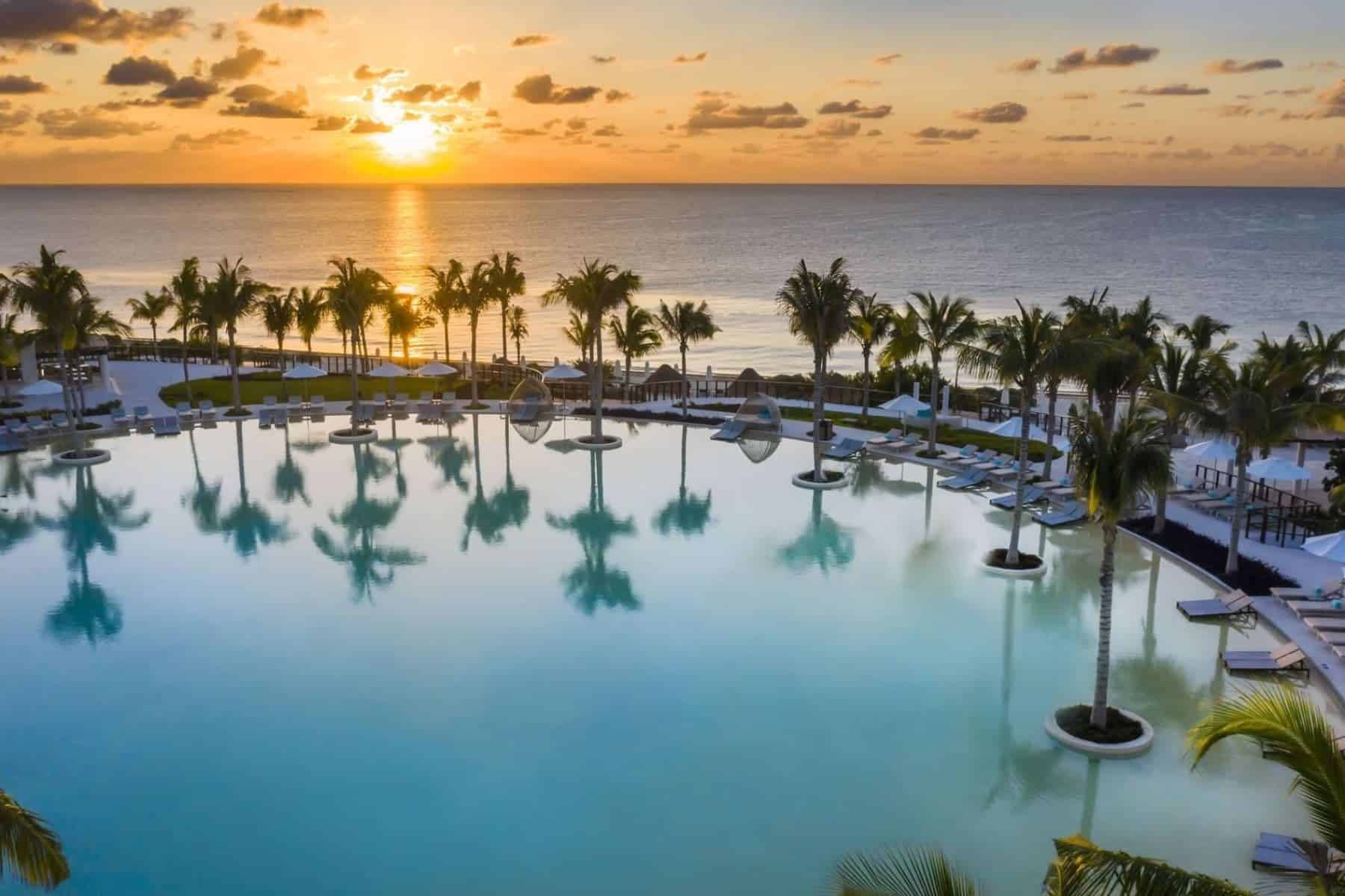 haven-riviera-cancun-pool