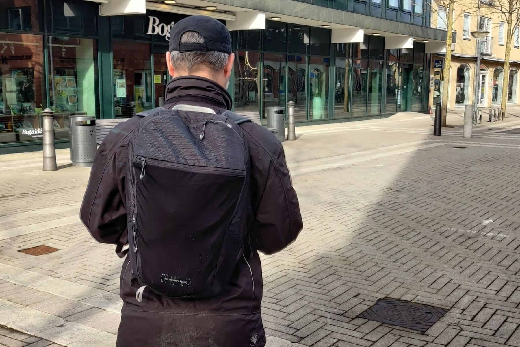 heimplanet-motion-arc-20l-bradley-back-view