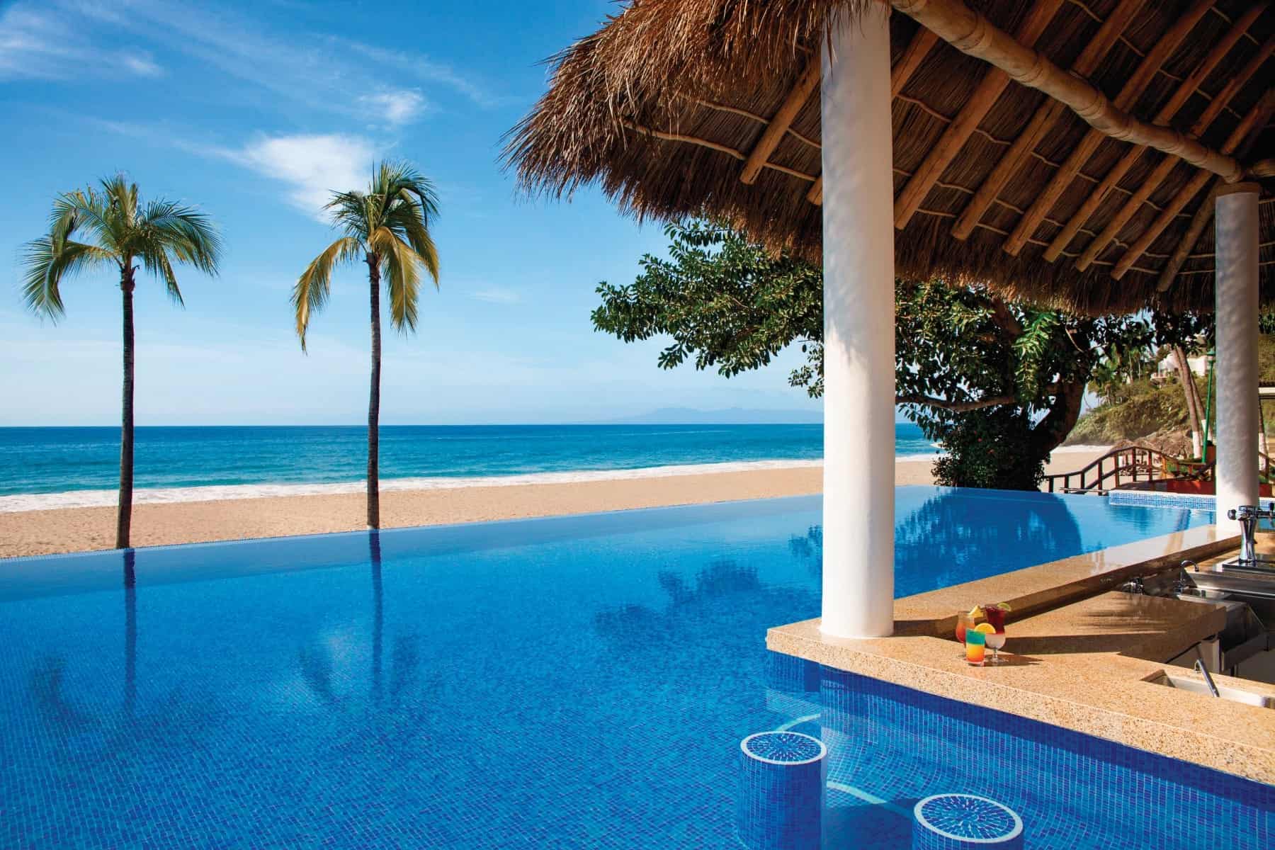 hyatt-ziva-puerto-vallarta-pool-bar
