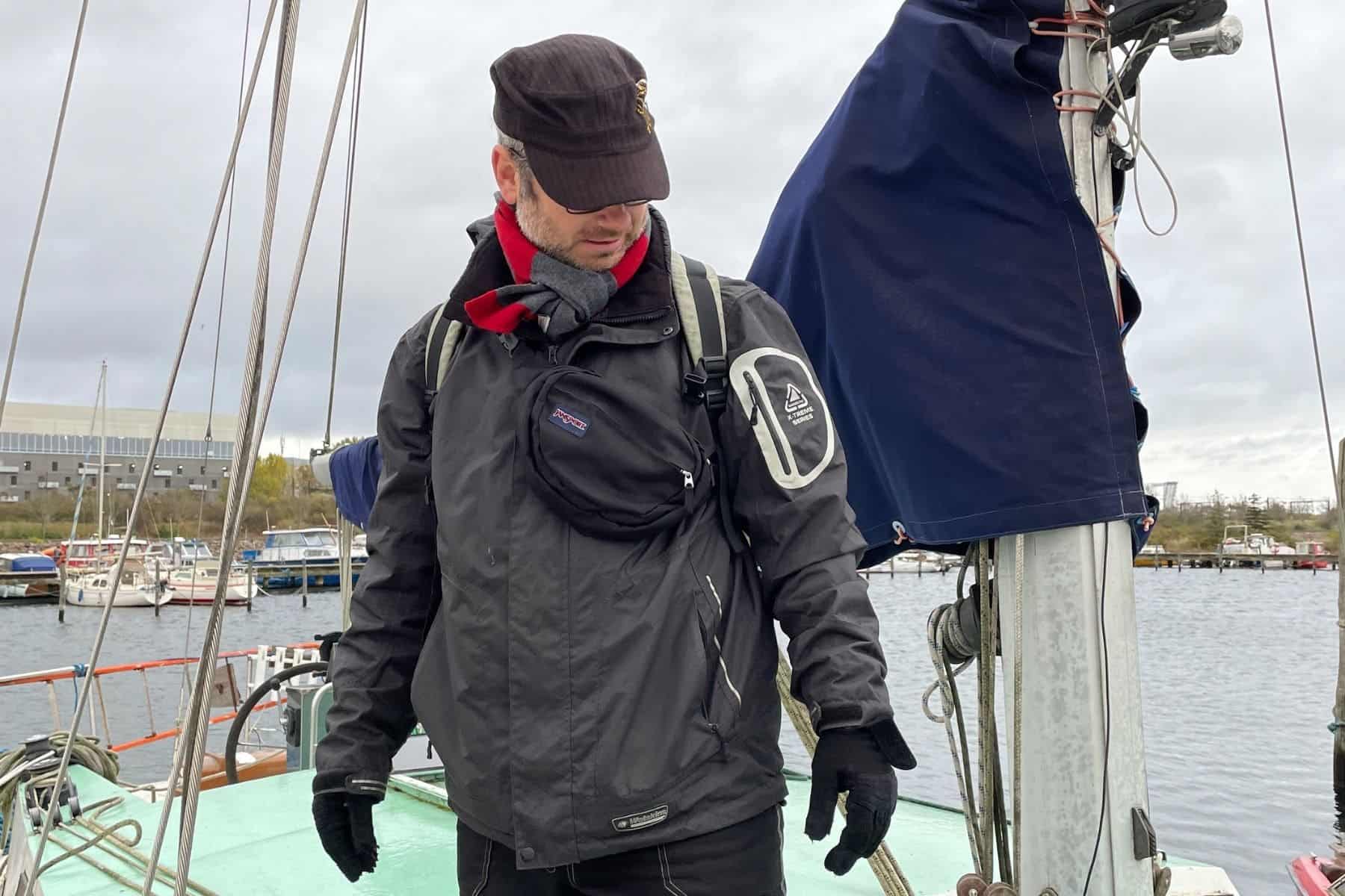 jansport-fifth-avenue-bradley-front-view