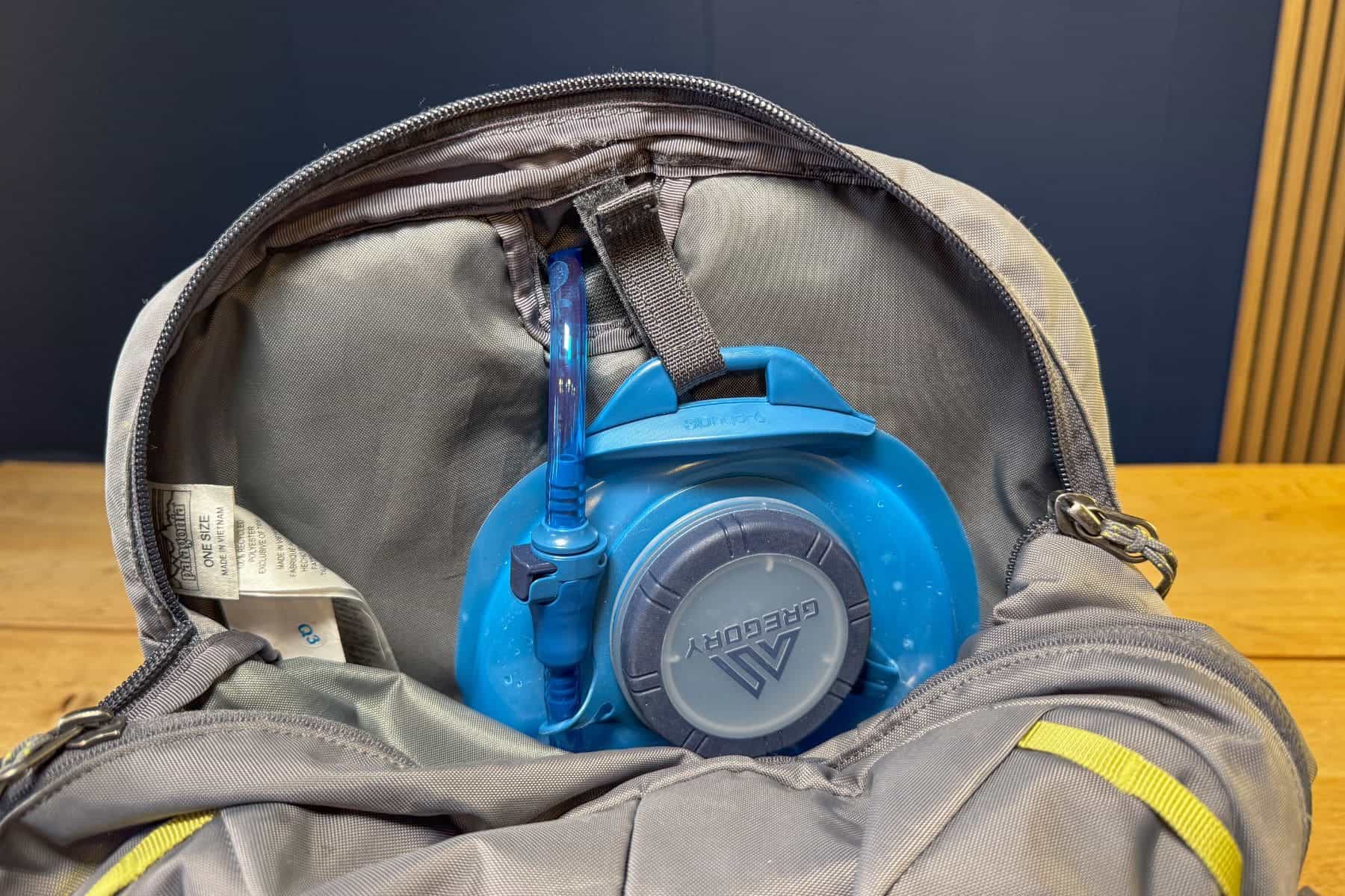 laptop-backpack-hydrate