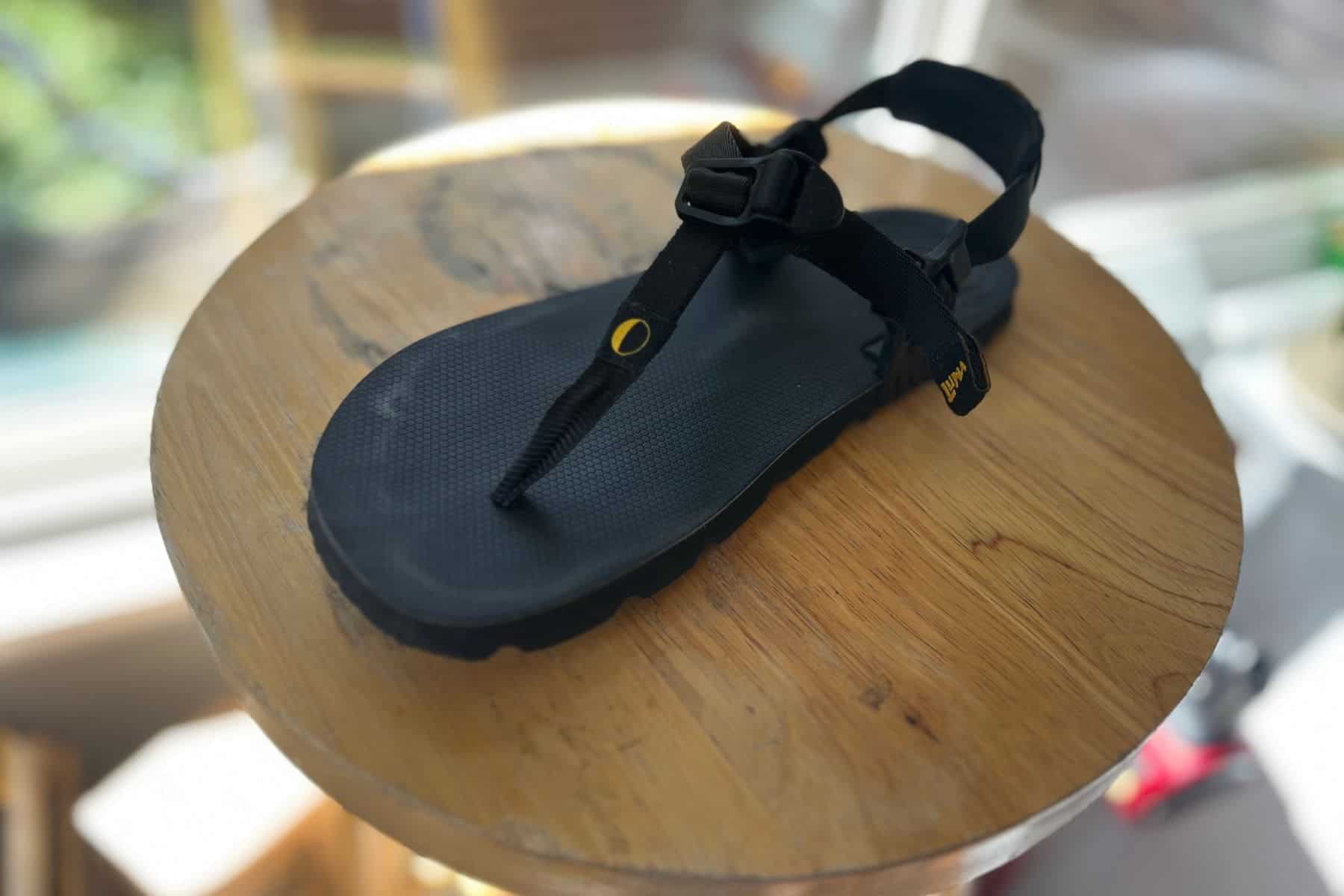 luna-sandals-mono-winged-black