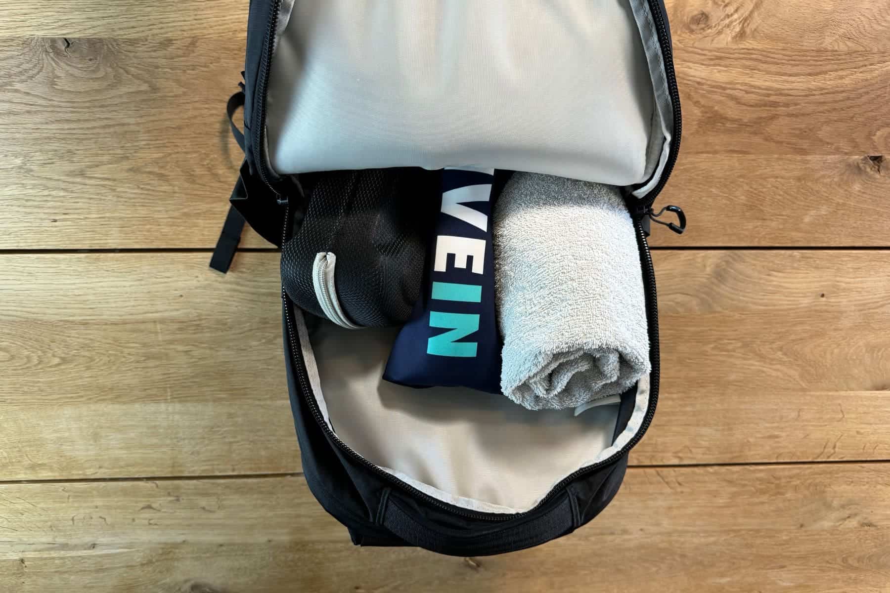 north-face-borealis-large-compartment