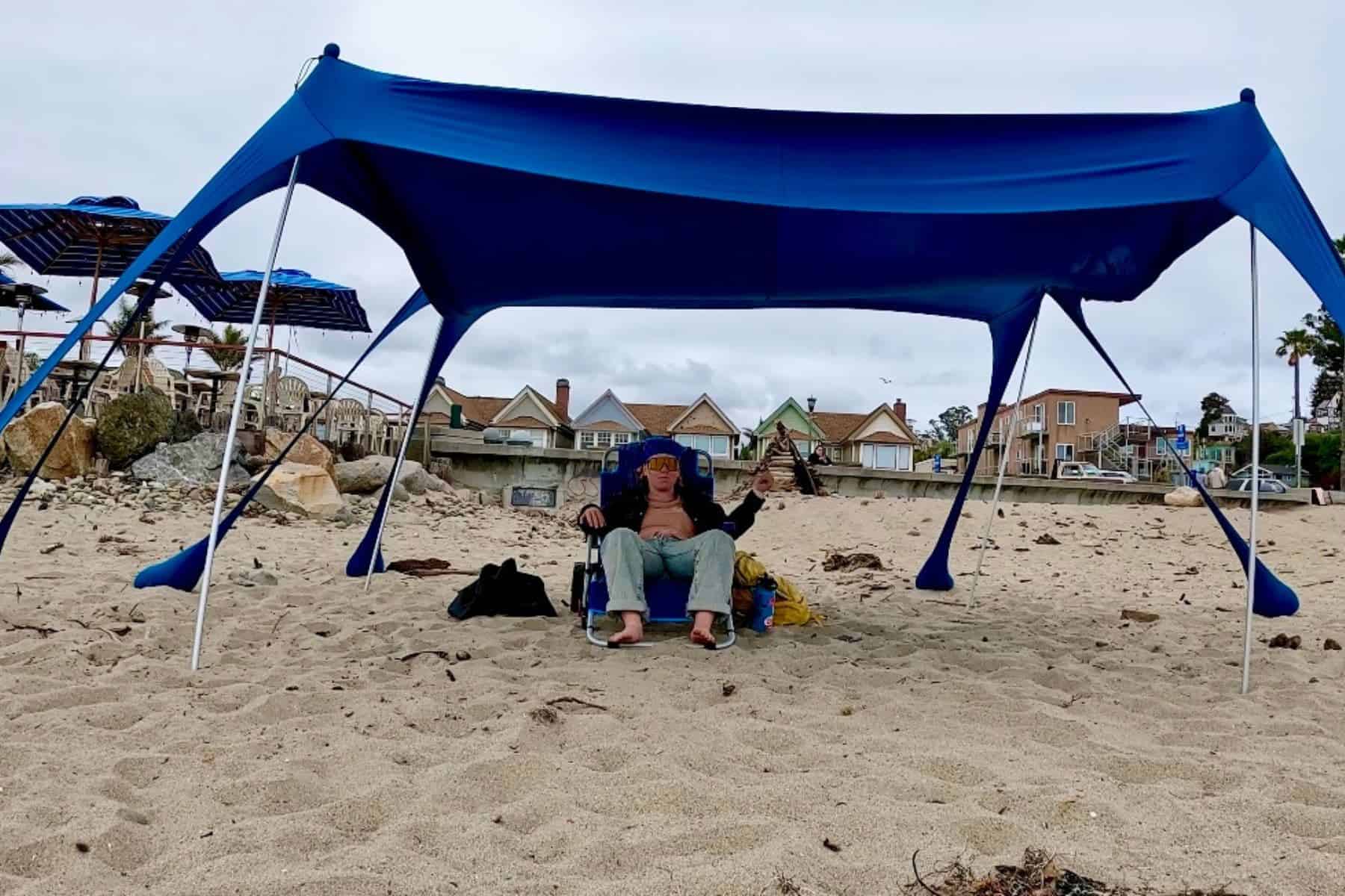 osoeri-beach-tent-enjoying