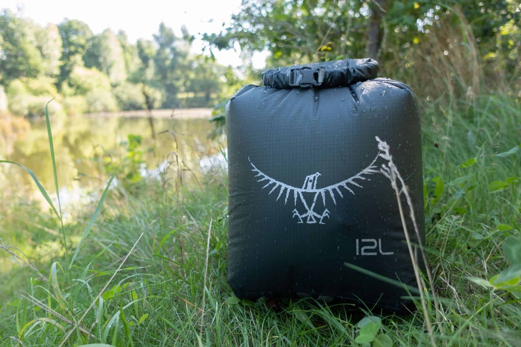 osprey-ultralight-12-black-front-view