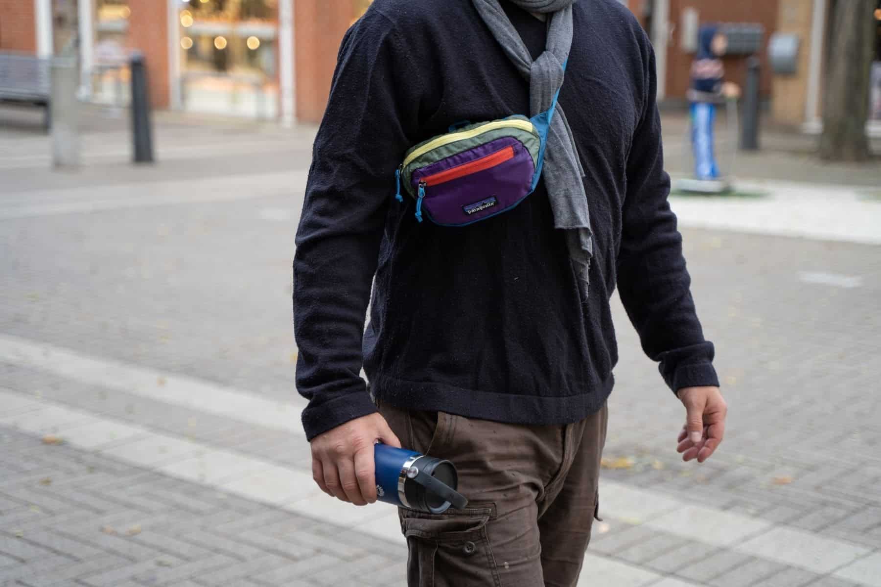 patagonia-ultralight-blackhole-mini-with-water-bottle-on-hand