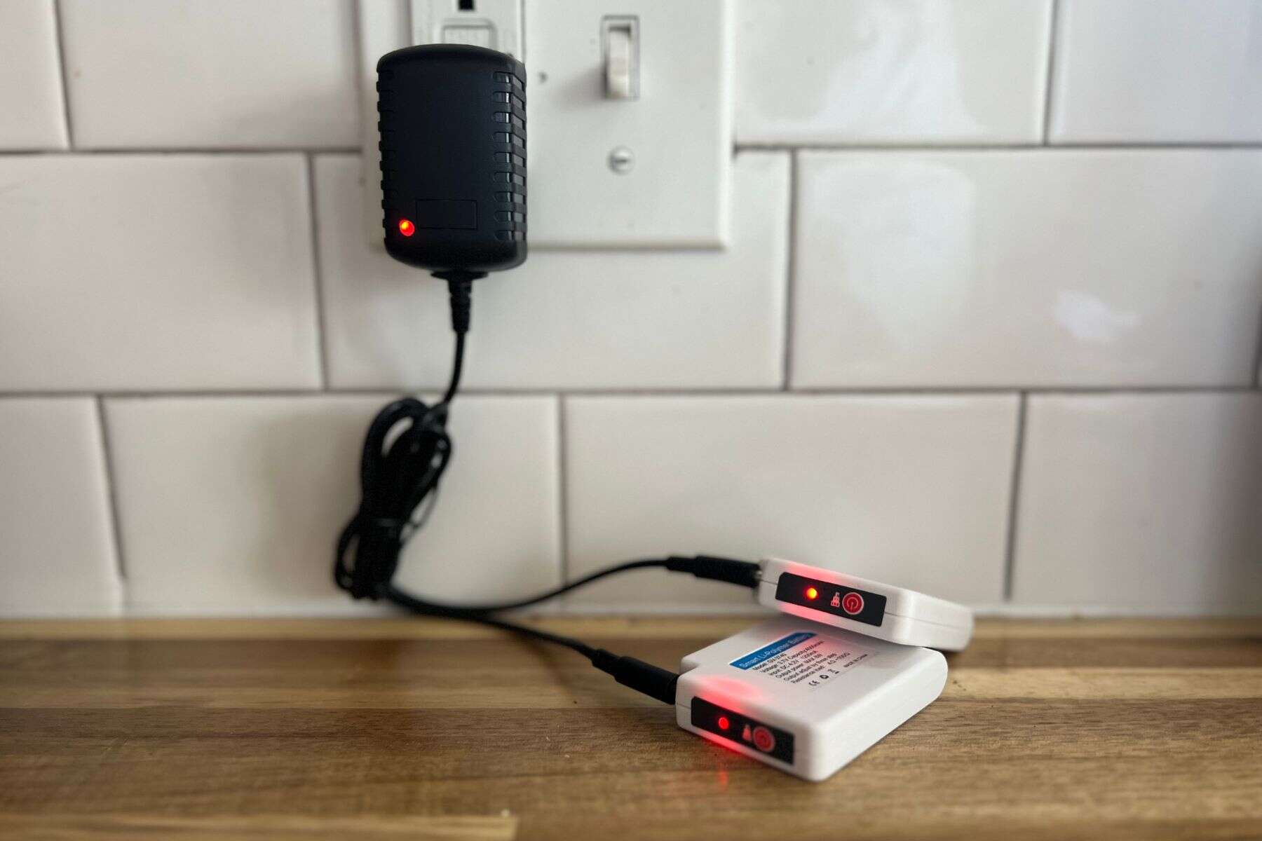 rabbitroom-heated-socks-charging