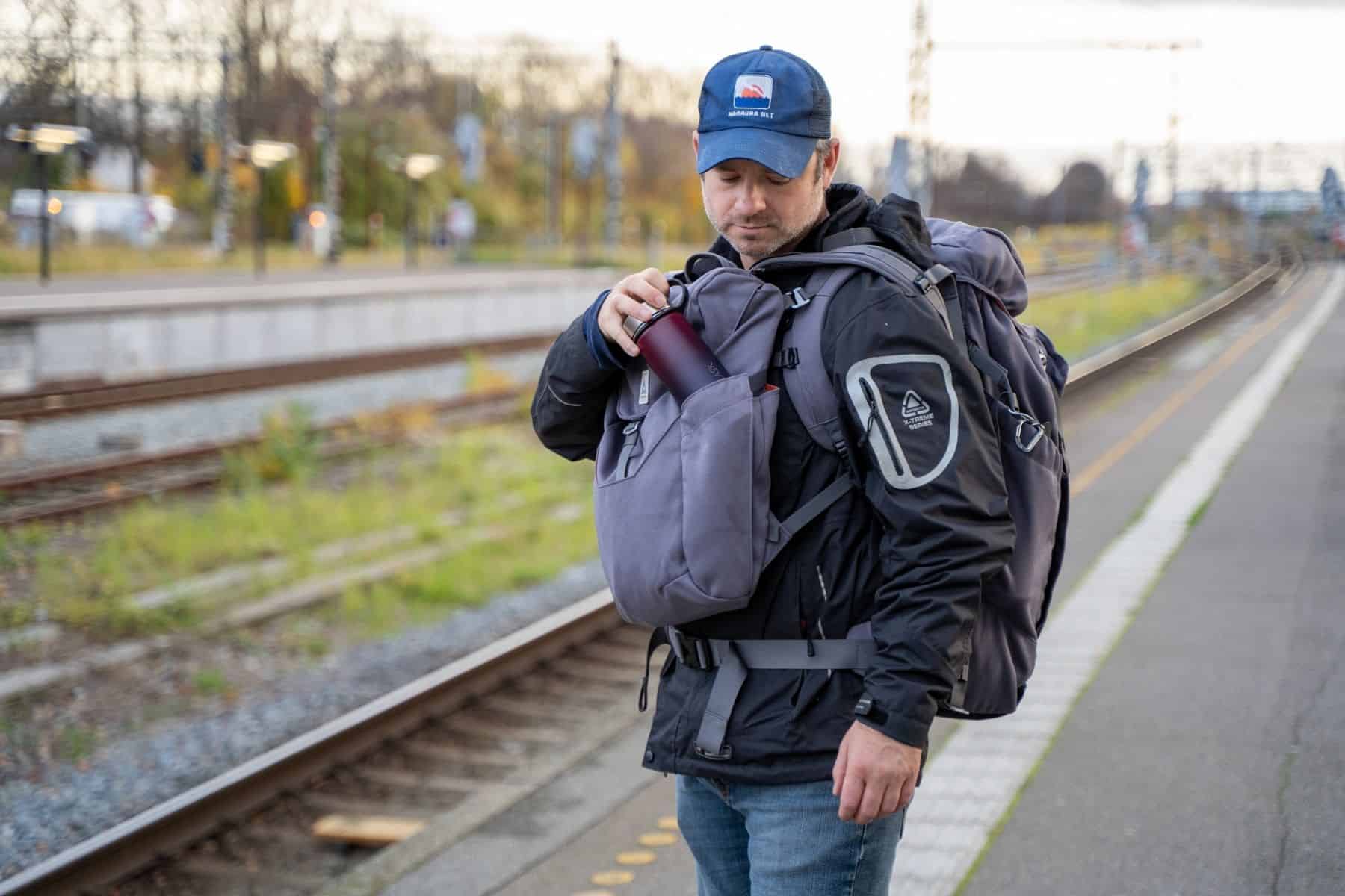 salkan-water-bottle-in-side-pocket-railway