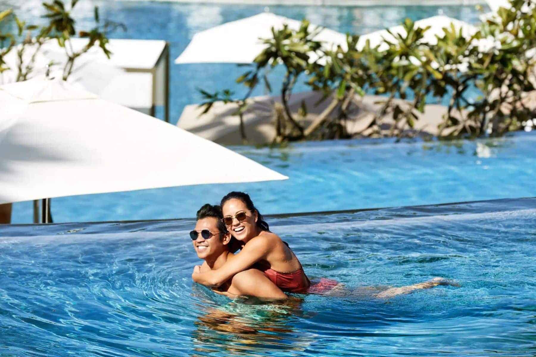 secrets-the-vine-cancun-pool-couple