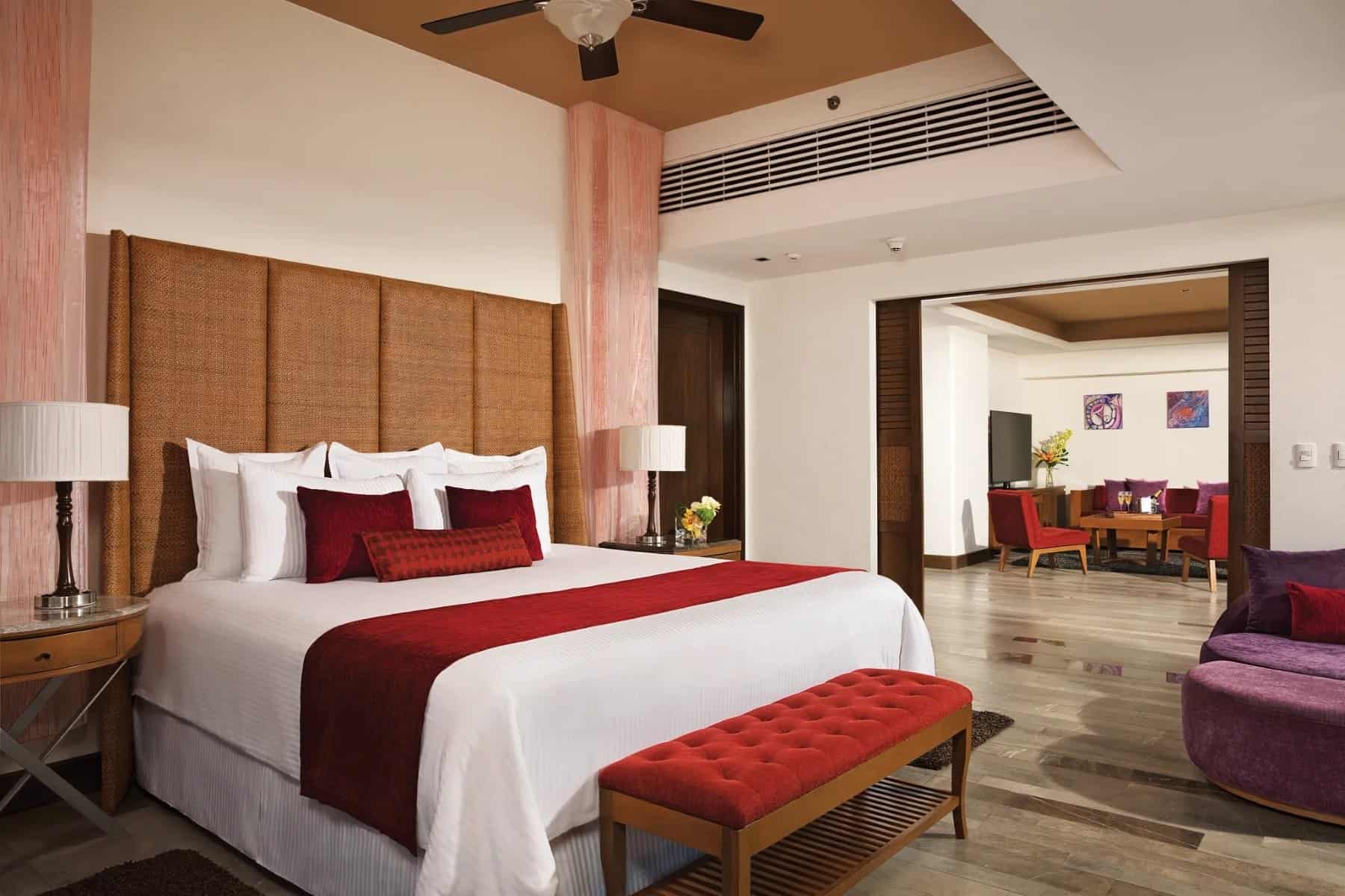 secrets-vallarta-bay-preferred-club-master-suite-bedroom