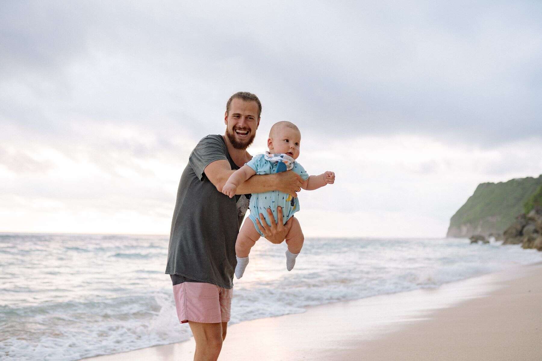 tips-for-taking-baby-to-the-beach-old-enough