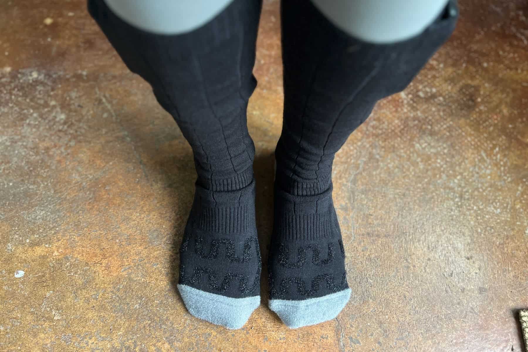 trazon-rechargeable-heated-socks-top