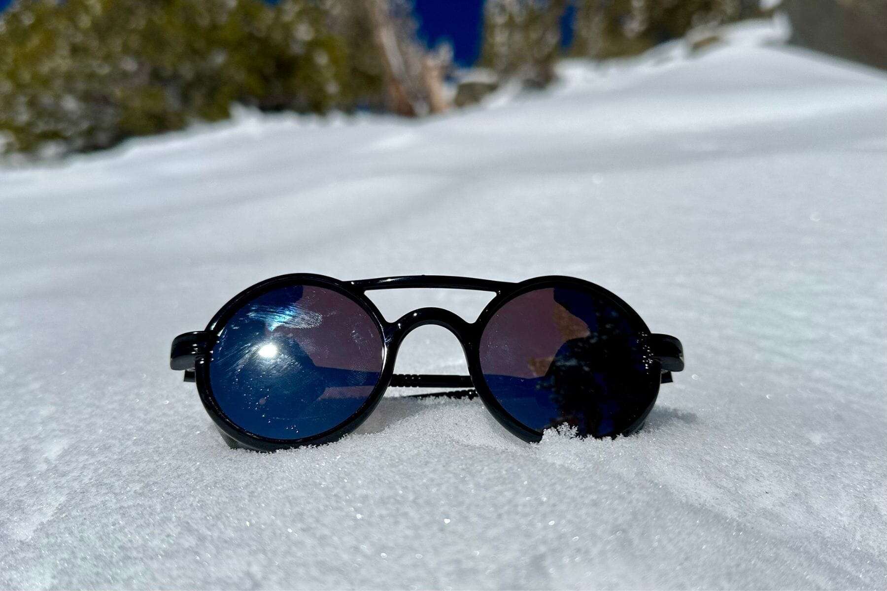 vallon-heron-glacier-sunglasses-at-snow
