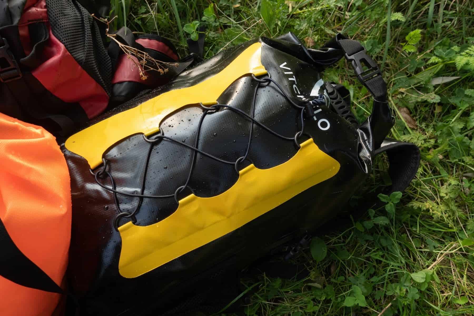 vitchelo-30l-waterproof-flat-lay-top-view