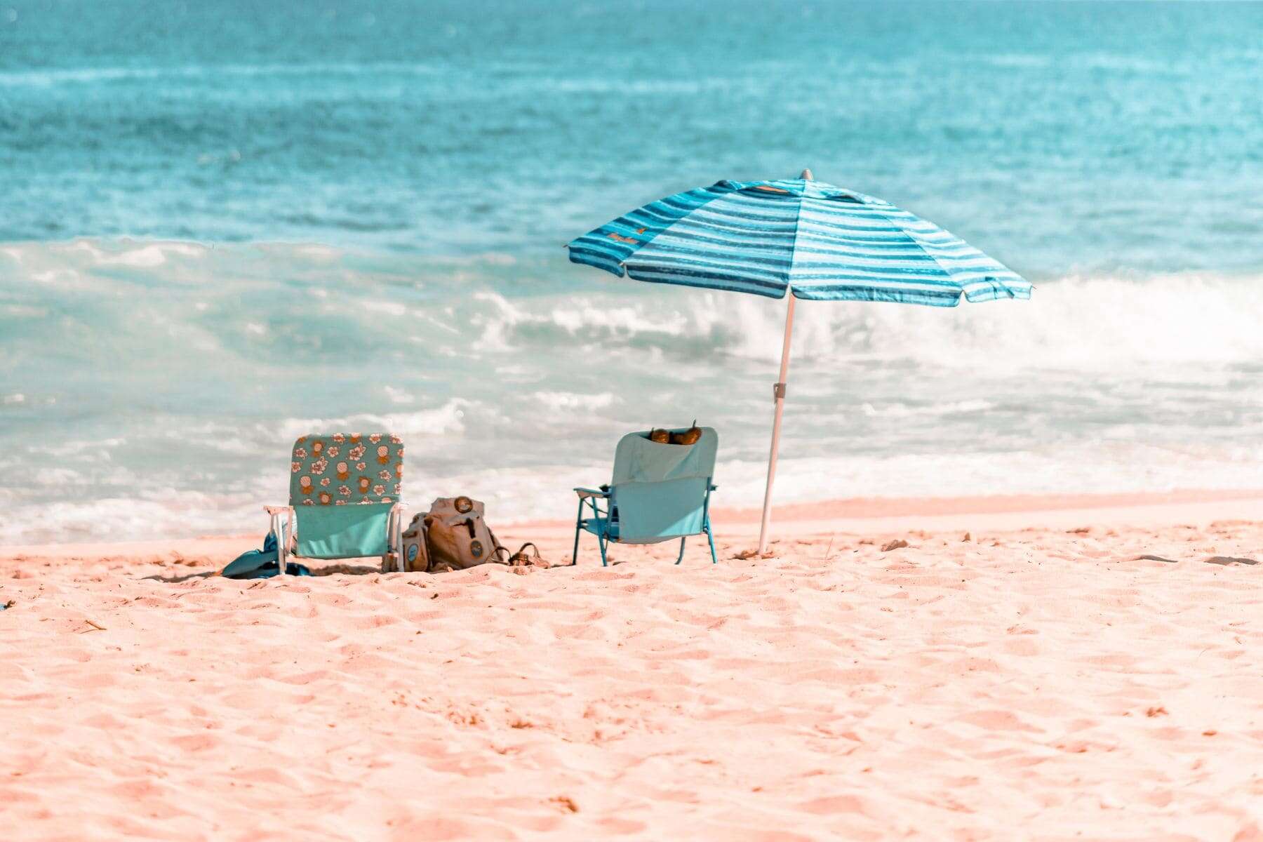 What Makes A Good Beach Umbrella On Beach