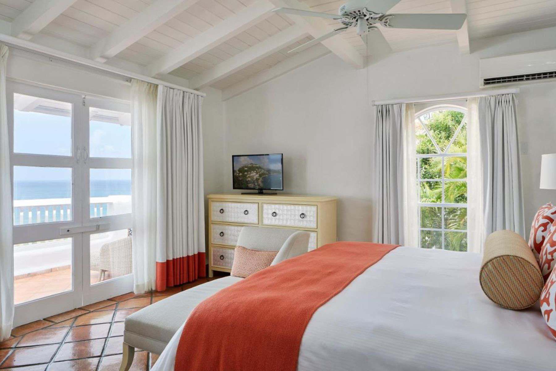 windjammer-landing-villa-beach-resort-bedroom